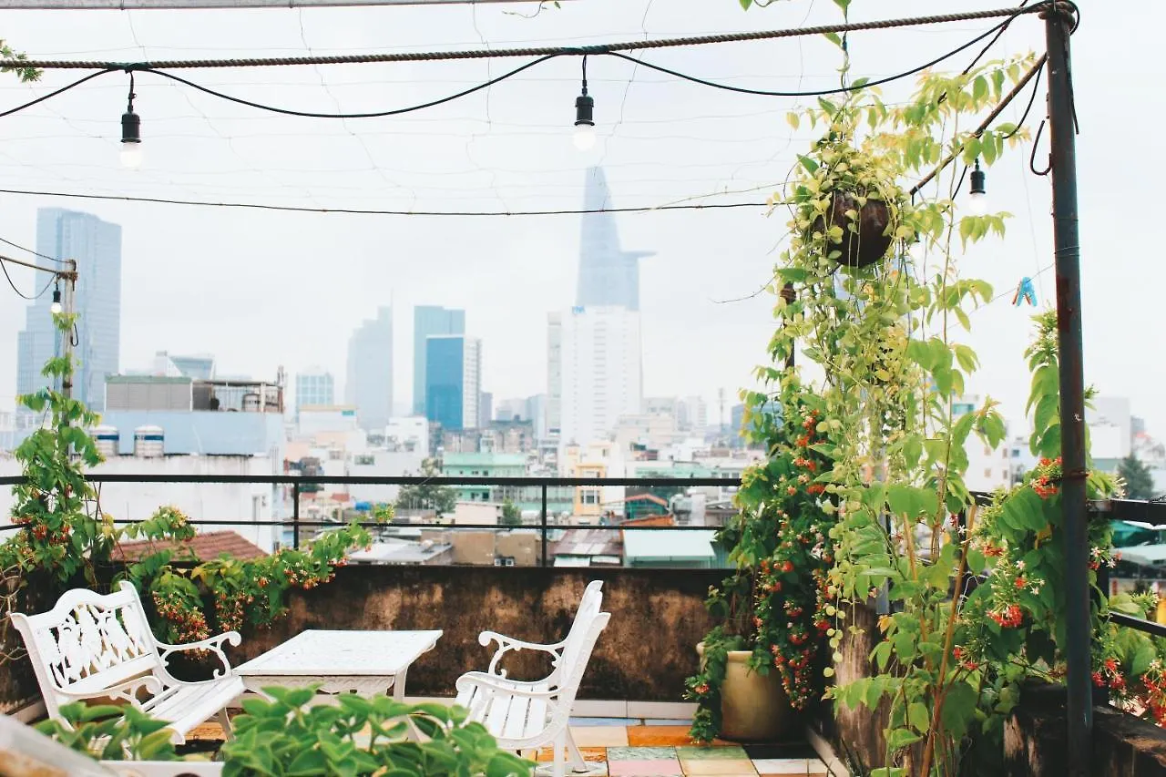 The Art - Vitamin Smiles Hostel ホーチミン市